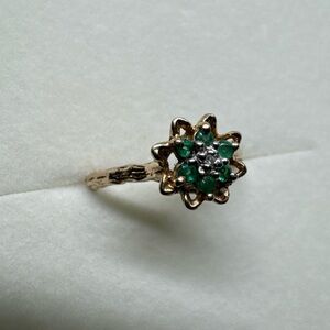 VINTAGE 10K YELLOW GOLD GENUINE ROUND EMERALDS & DIAMOND FLOWER RING SIZE 6.25